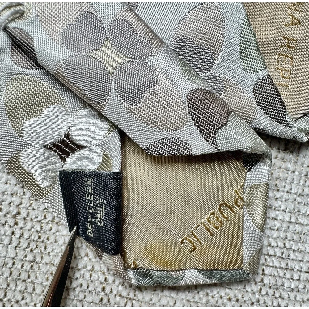 EUC Banana Republic Floral Gray Tan Beige Muted Silk Tie‎ Necktie Made In Turkey